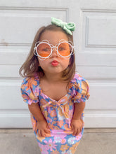Load image into Gallery viewer, Orange Daisy Frames
