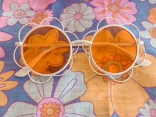 Load image into Gallery viewer, Orange Daisy Frames
