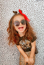Load image into Gallery viewer, Black Daisy Frames
